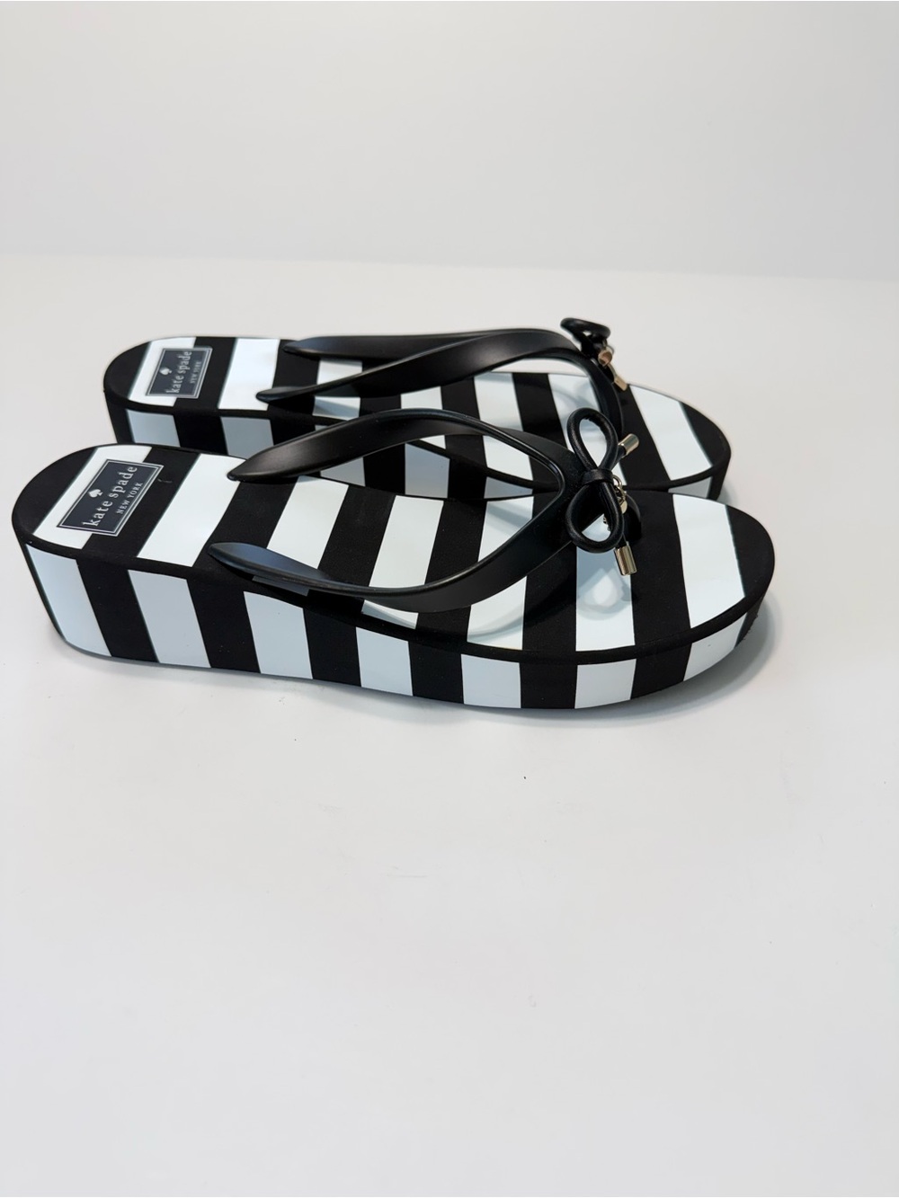 kate spade Rhett Black White Stripes Wedge Platform Thong Sandals Bow Size 10 - Picture 1 of 15